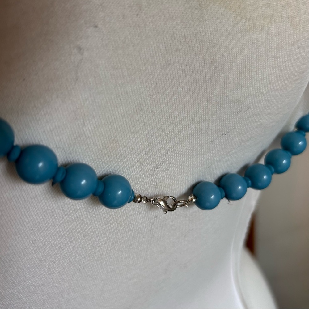 Blue Balls Necklace 17 Inch Heavy Clasp Bigger Balls On Bottom Smaller On Top - Picture 3 of 4